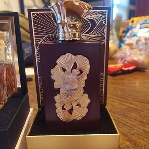 Elegant Floral Home Accent